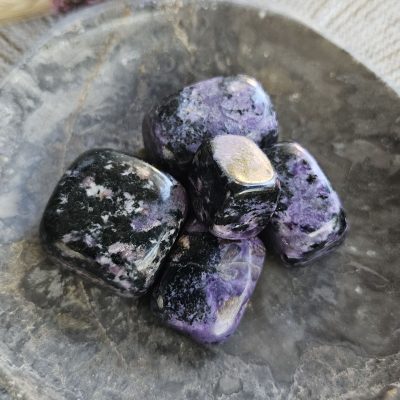 Charoíta 'A' pulida tamaño normal