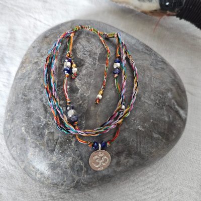 Pulsera de Hilo del Templo - Om in Serenity