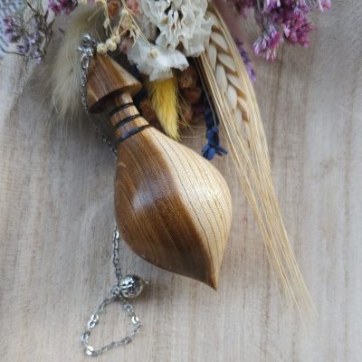 Péndulo gota de agua en madera de tejo
