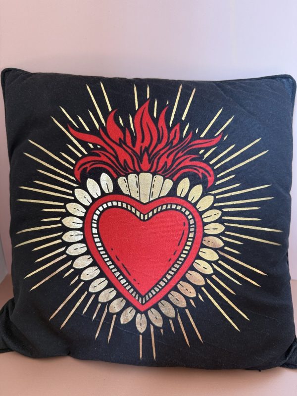 Cojín decorativo corazón sagrado