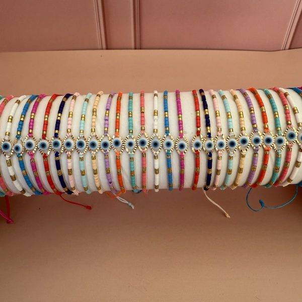 Pulseras de colores con ojo turco y detalle dorado