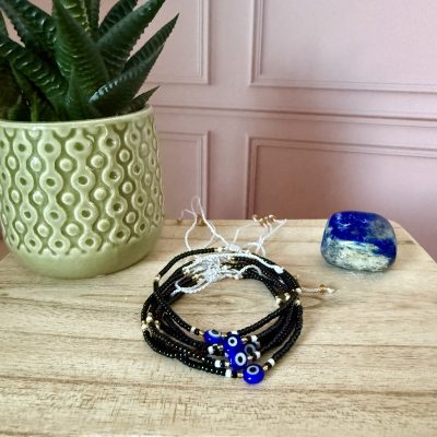 Pulsera de cuentas negras con ojo turco